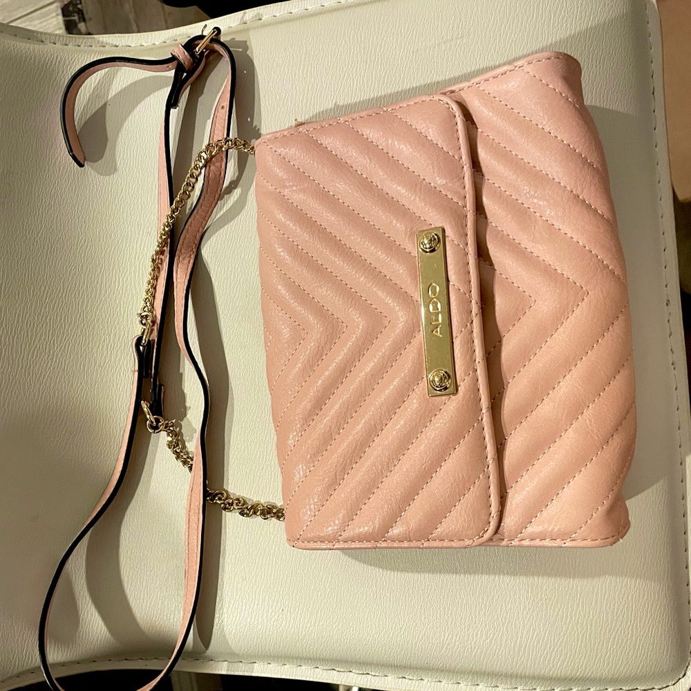 CROSSBODY